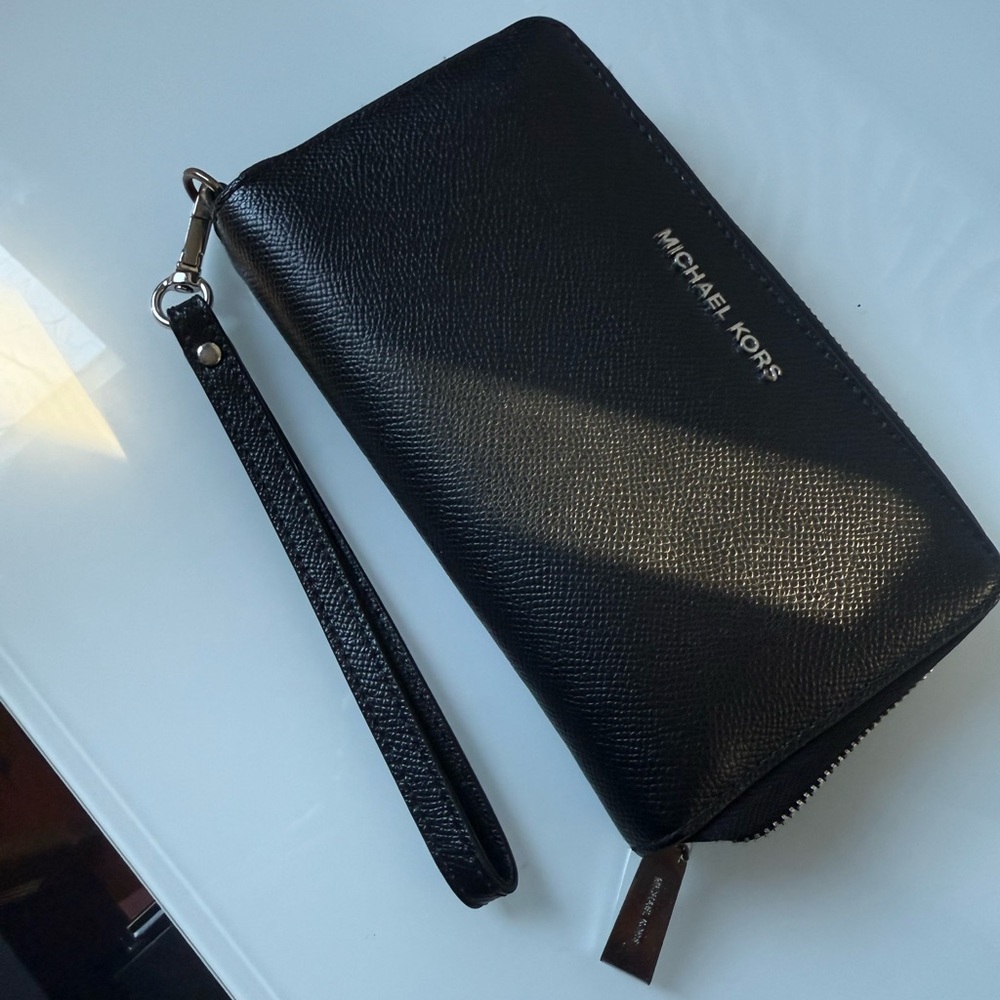 Michael Kors Jet Set Travel Large Black Saffiano Leather Wristlet Wallet